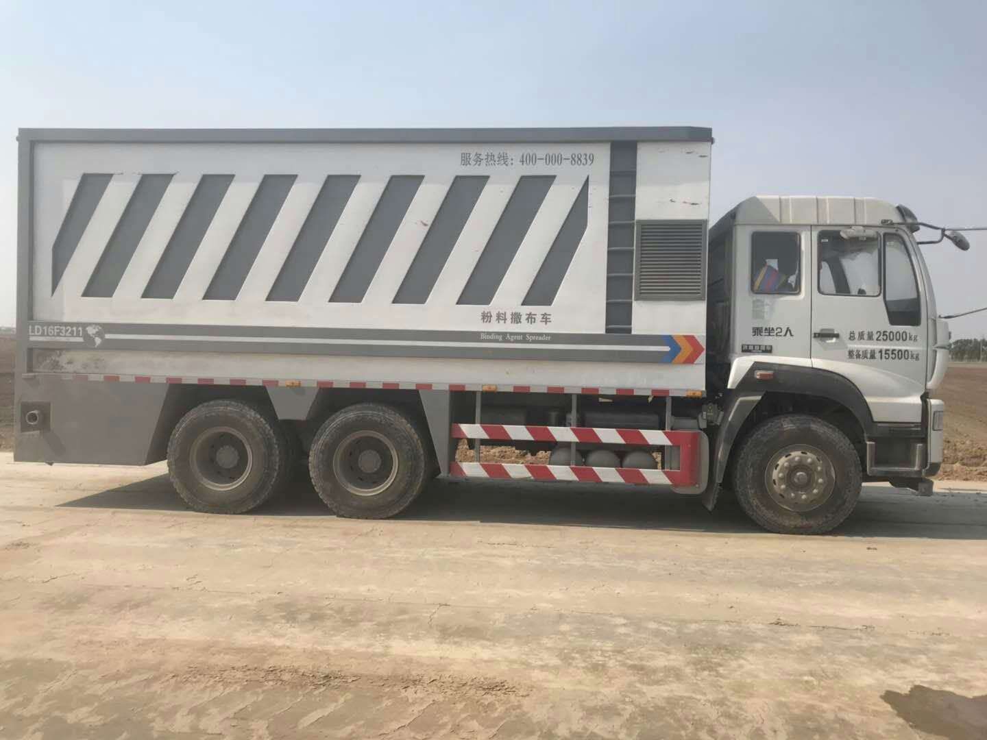 水泥撒布車租賃分享撒布車的特點是什么？